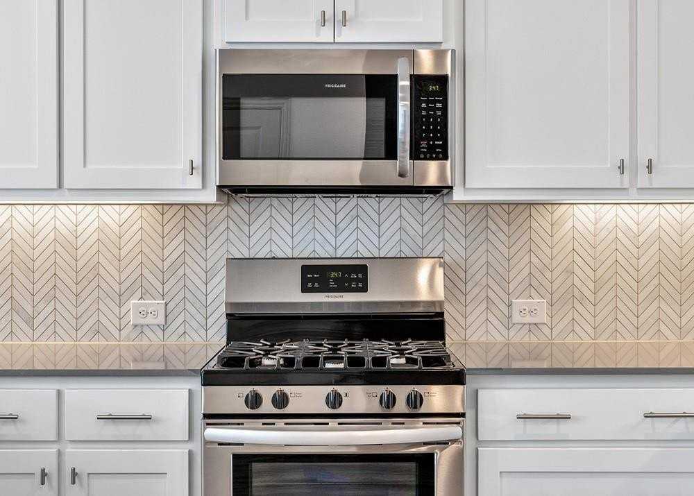 8925 Phoebe Rd - Photo 4 of 26