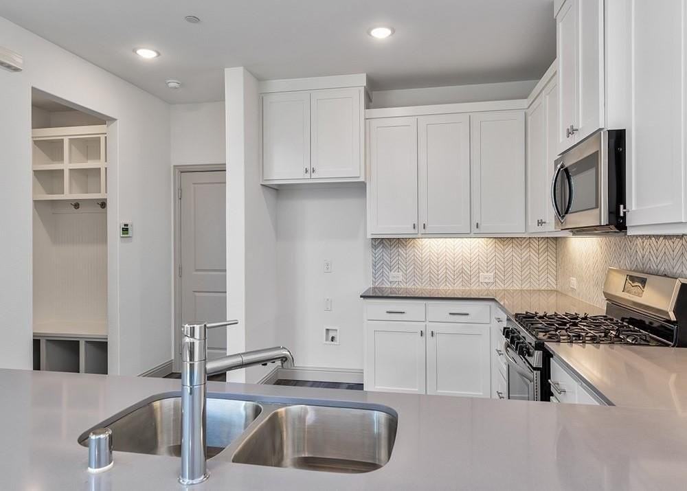 8925 Phoebe Rd - Photo 6 of 26