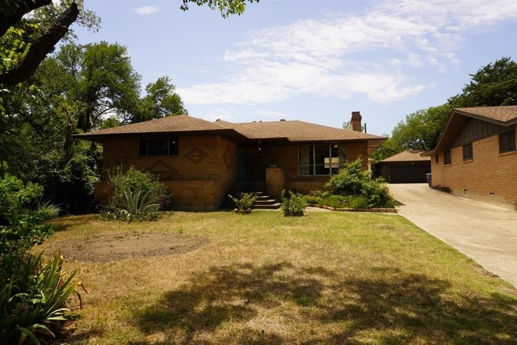 821 N Hampton Rd - Photo 2 of 13