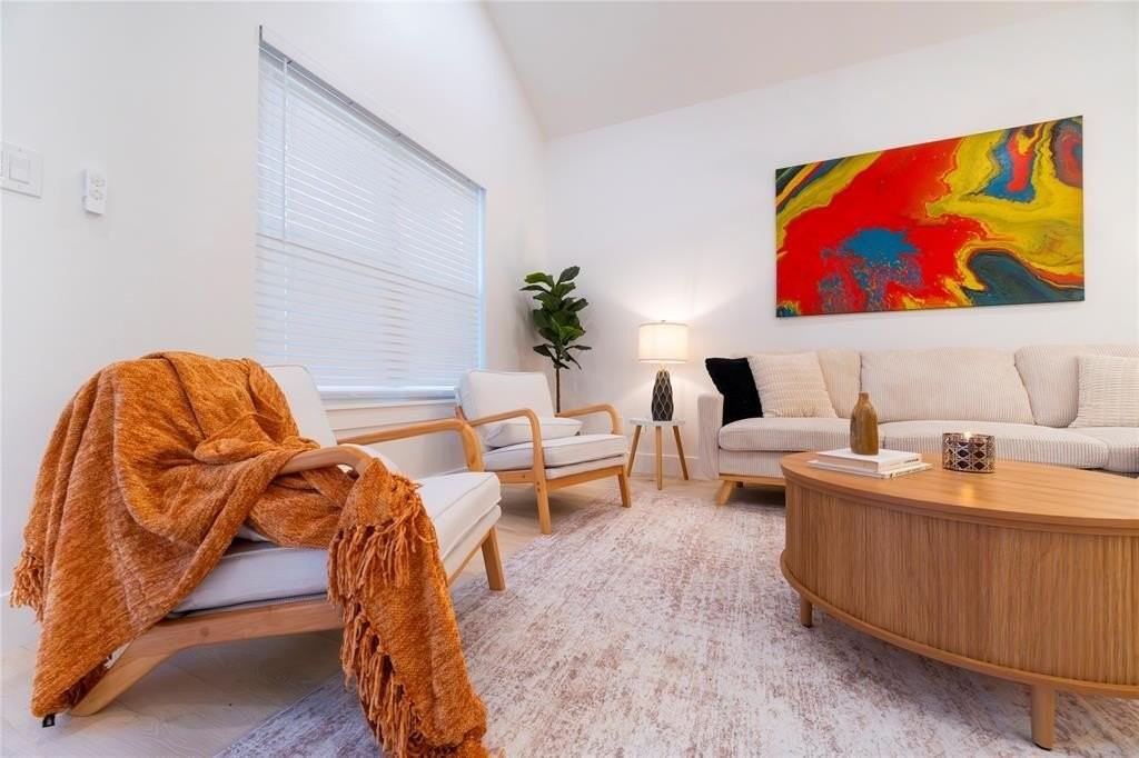 921 Hillburn Dr - Photo 4 of 21