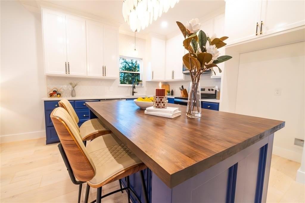 921 Hillburn Dr - Photo 7 of 21