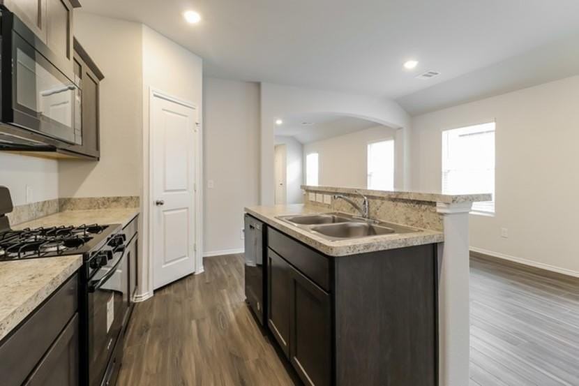 1401 Mark Ln - Photo 2 of 13