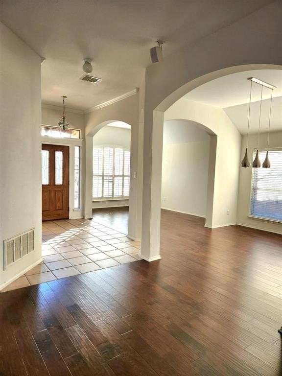 1433 Woodmont Dr - Photo 3 of 15