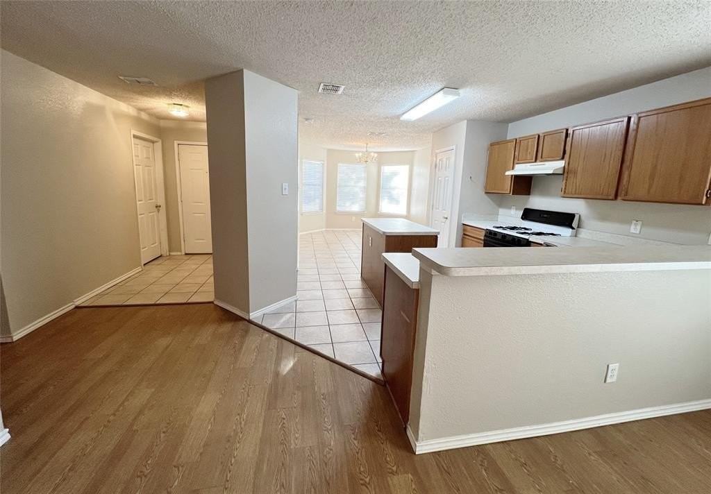 2217 Lookout Ln - Photo 2 of 18