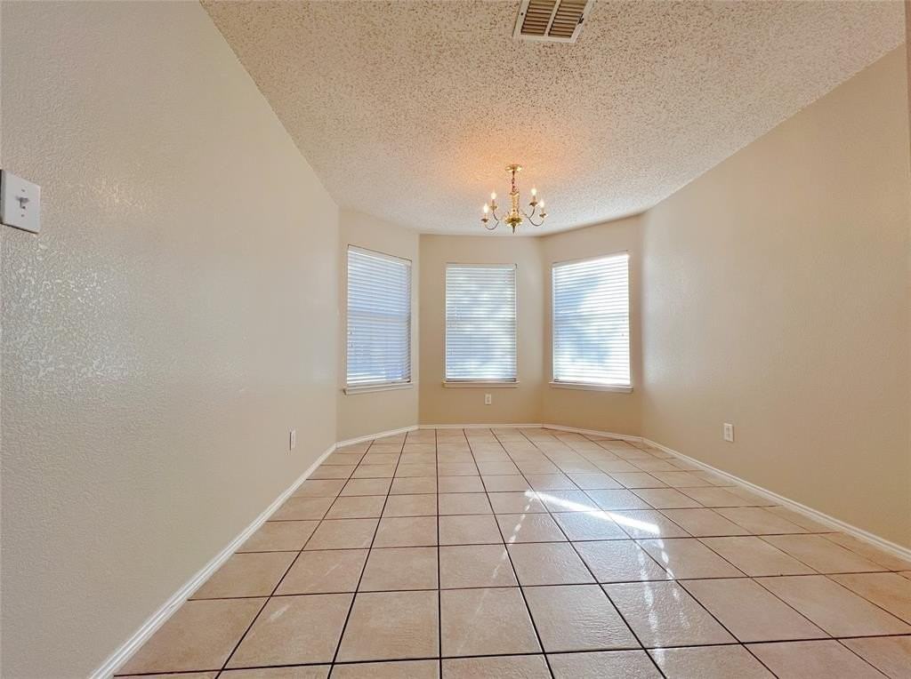 2217 Lookout Ln - Photo 3 of 18