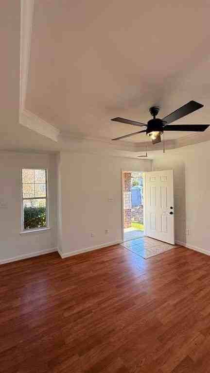 1511 Doyle Ave - Photo 2 of 11