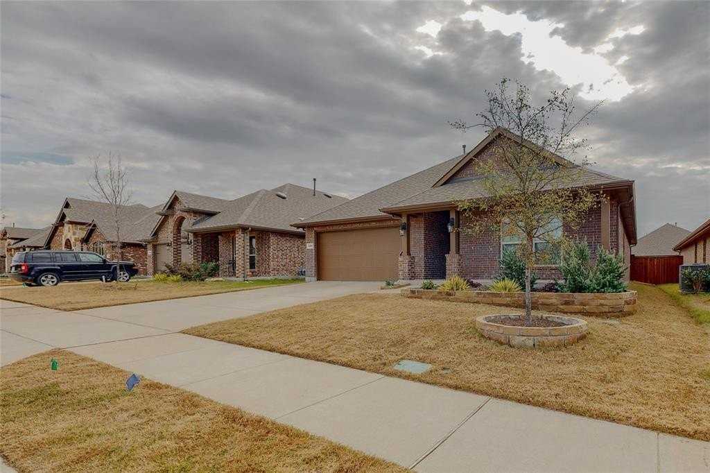 1101 Lawndale St - Photo 3 of 36