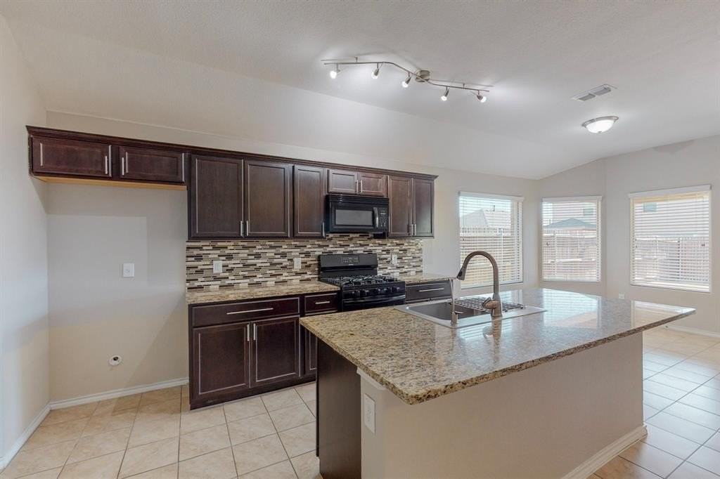 6353 Spokane Dr - Photo 5 of 29