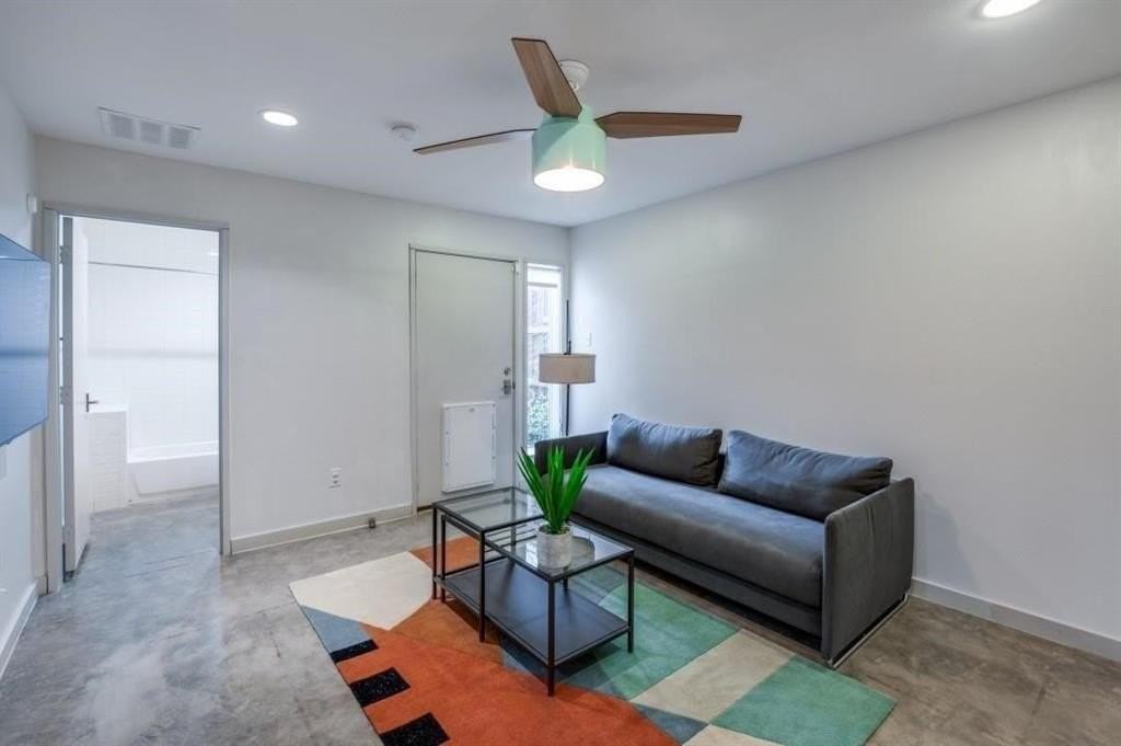 4931 Hornsby Pl - Photo 4 of 23