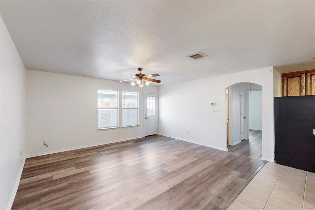 1118 Mulkey Ln - Photo 4 of 37