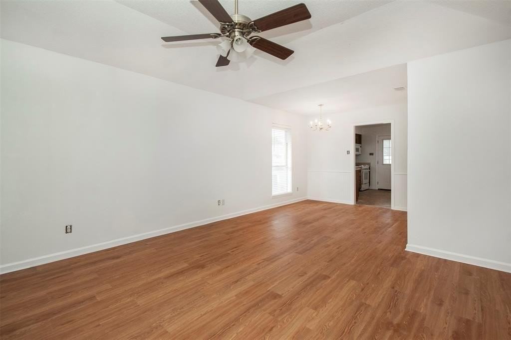 3703 Jewel St - Photo 4 of 16