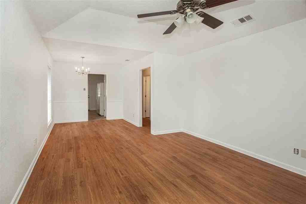 3703 Jewel St - Photo 5 of 16