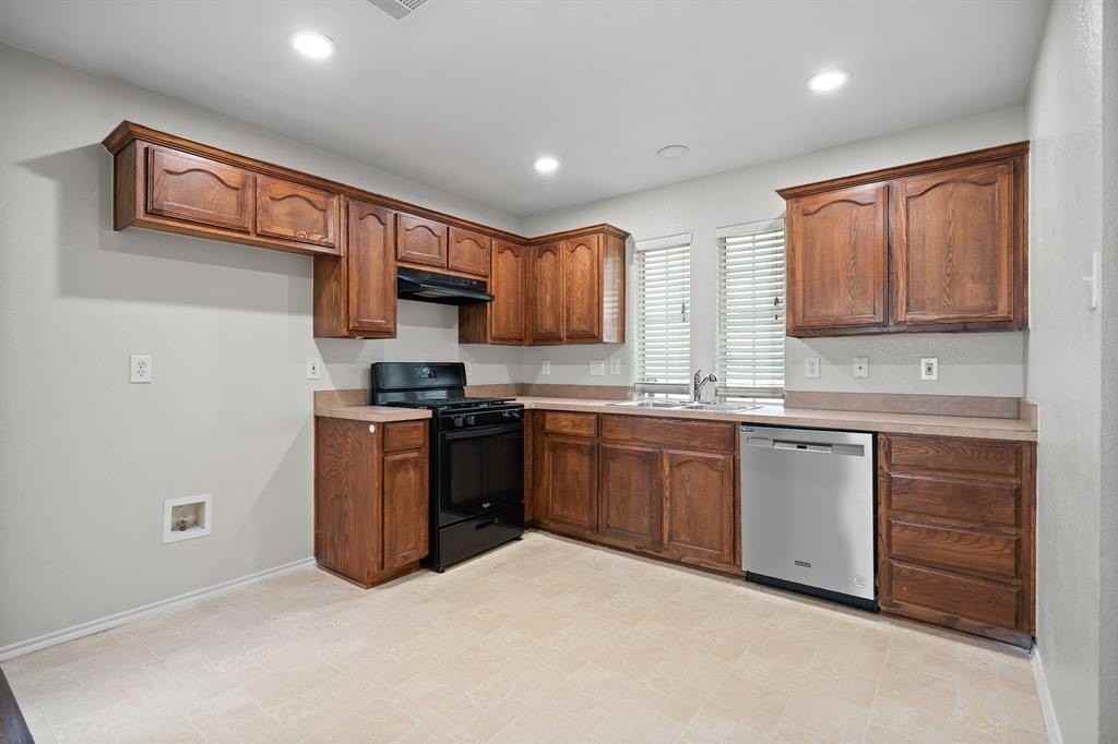 3053 Hopewell Ln - Photo 6 of 32