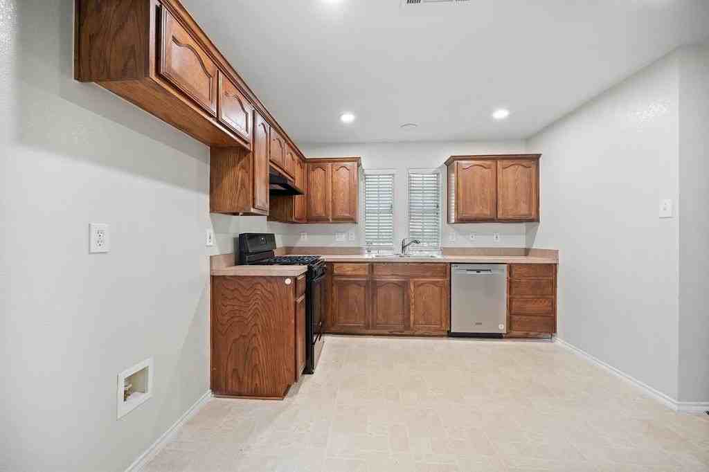 3053 Hopewell Ln - Photo 7 of 32