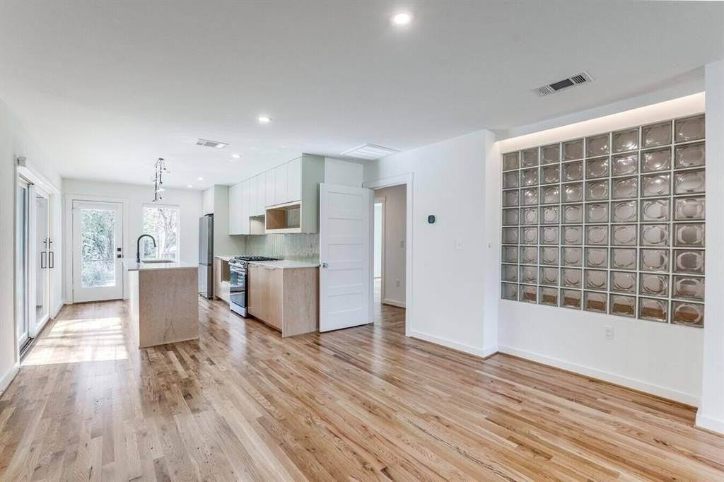 1820 Mariposa Dr - Photo 5 of 15