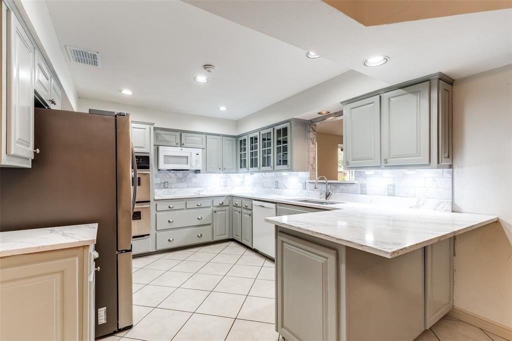 10009 Chimney Hill Ln - Photo 6 of 28