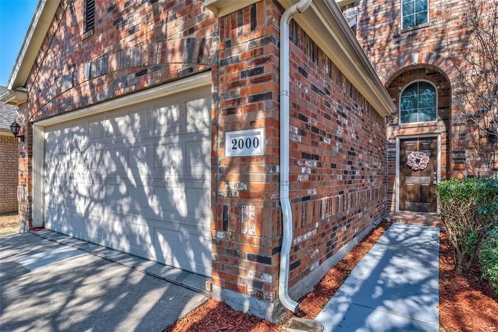 2000 Webb Dr - Photo 2 of 40