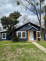 featured image of 981 W Oak St