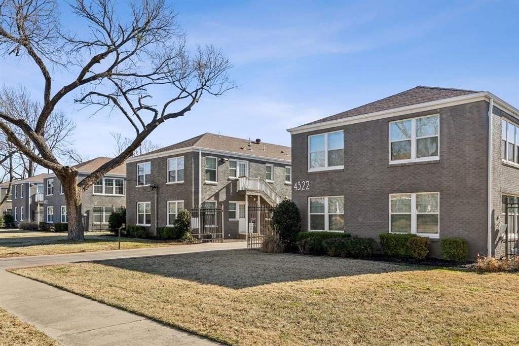 4402 Swiss Ave - Photo 3 of 11