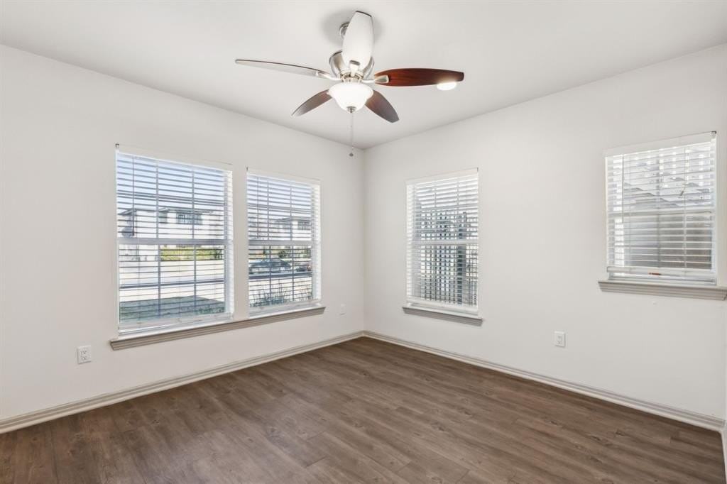 4402 Swiss Ave - Photo 4 of 11