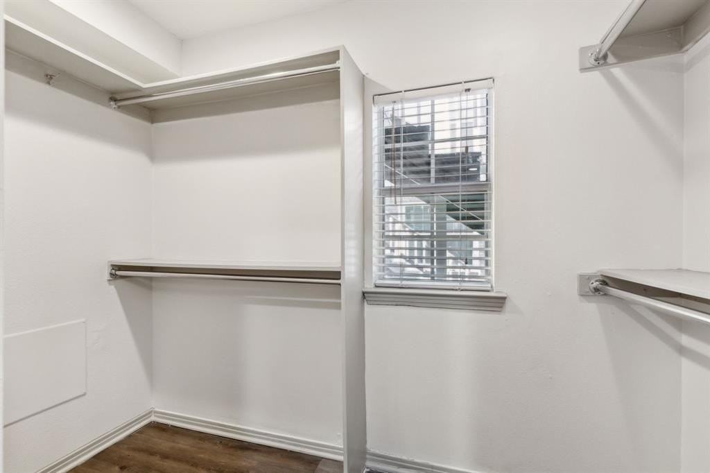 4402 Swiss Ave - Photo 6 of 11