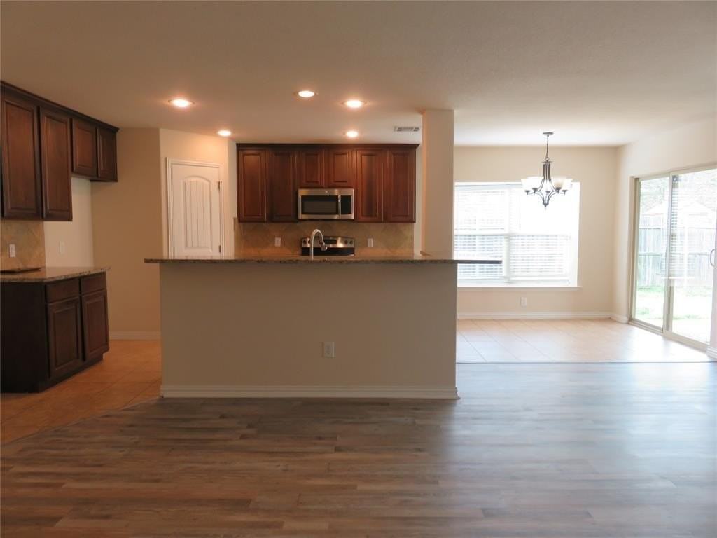 1321 Crestview Dr - Photo 4 of 32