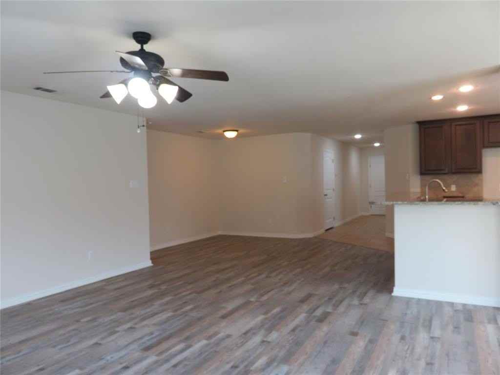 1321 Crestview Dr - Photo 6 of 32