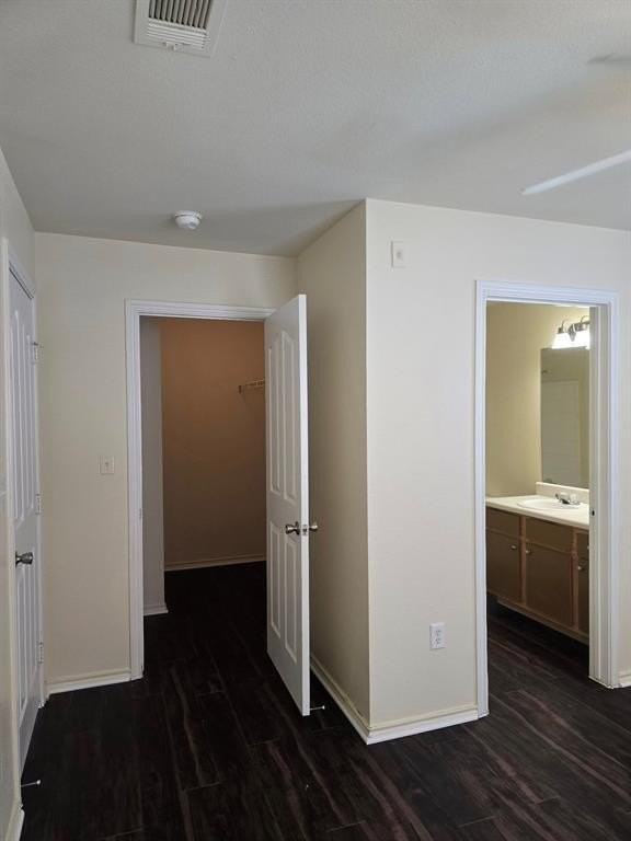 1001 Redwood Ave - Photo 4 of 10