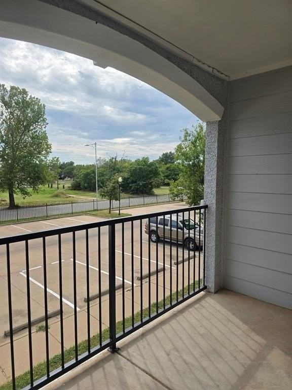 1001 Redwood Ave - Photo 7 of 10