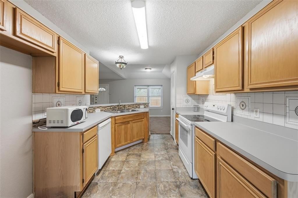 806 Springfield Dr - Photo 3 of 19