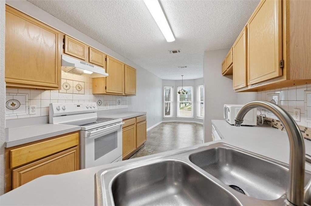 806 Springfield Dr - Photo 4 of 19