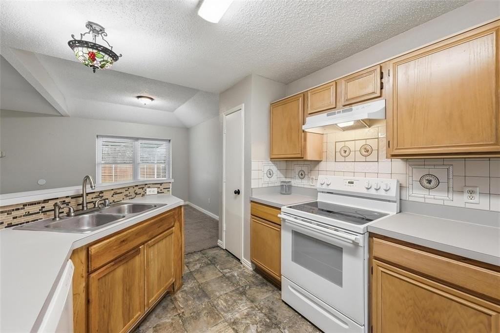 806 Springfield Dr - Photo 5 of 19