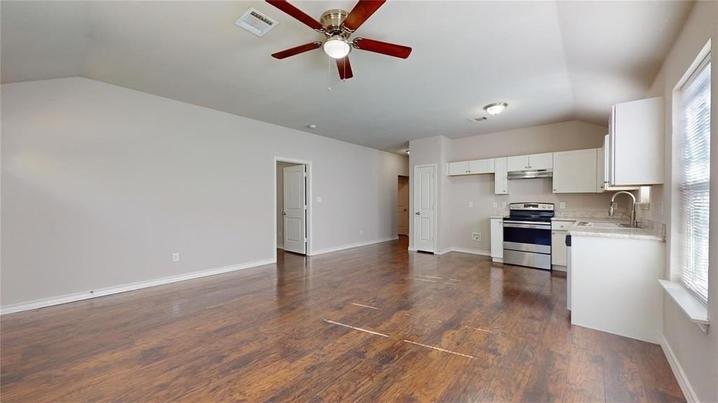 2104 Daniel St - Photo 2 of 12