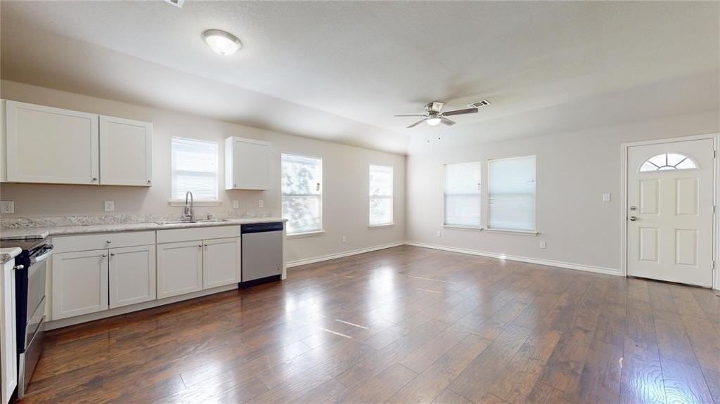 2104 Daniel St - Photo 4 of 12