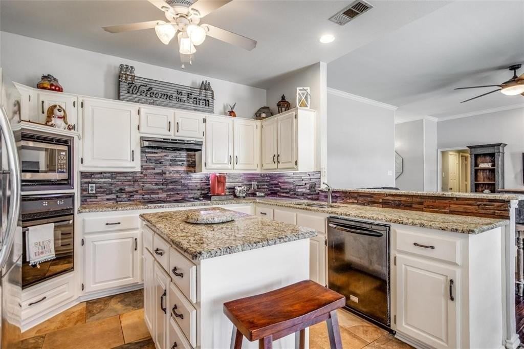 11149 Magic Ln - Photo 4 of 40