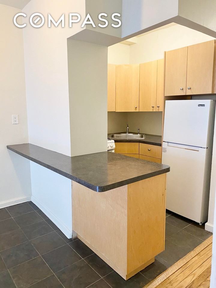 445 W 48th St #4A - Photo 3 of 4