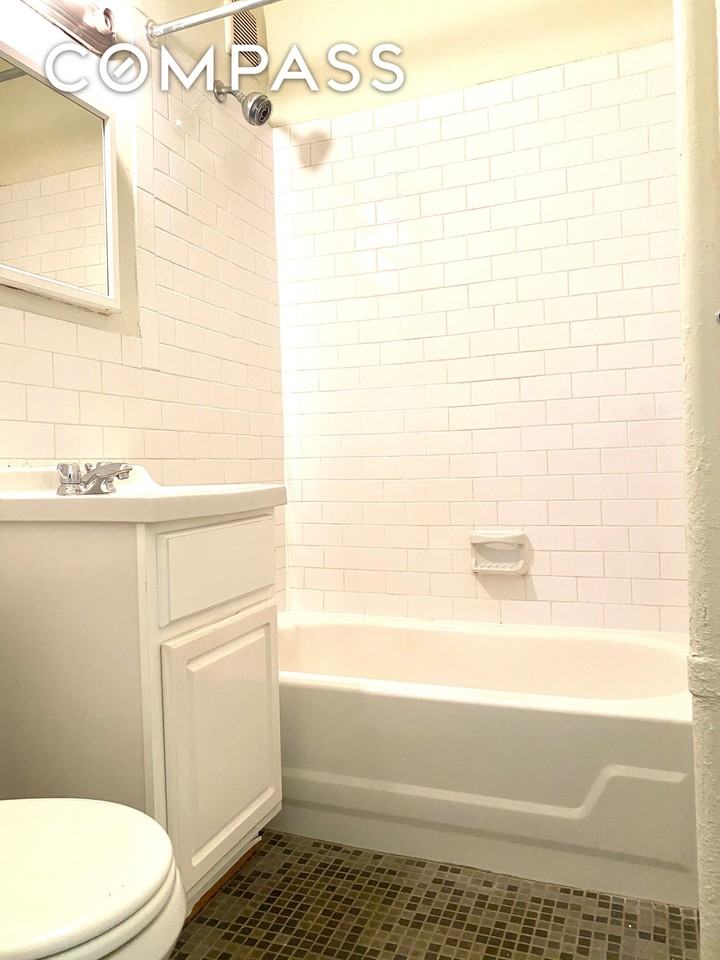 445 W 48th St #4A - Photo 4 of 4