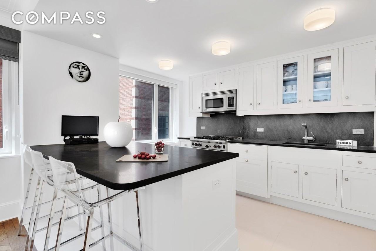 530 Park Ave #4A - Photo 5 of 16