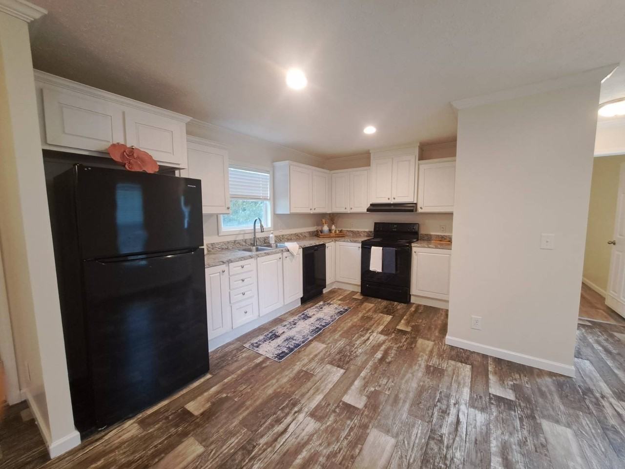 2607 Ne 52nd St #PE12 - Photo 3 of 10