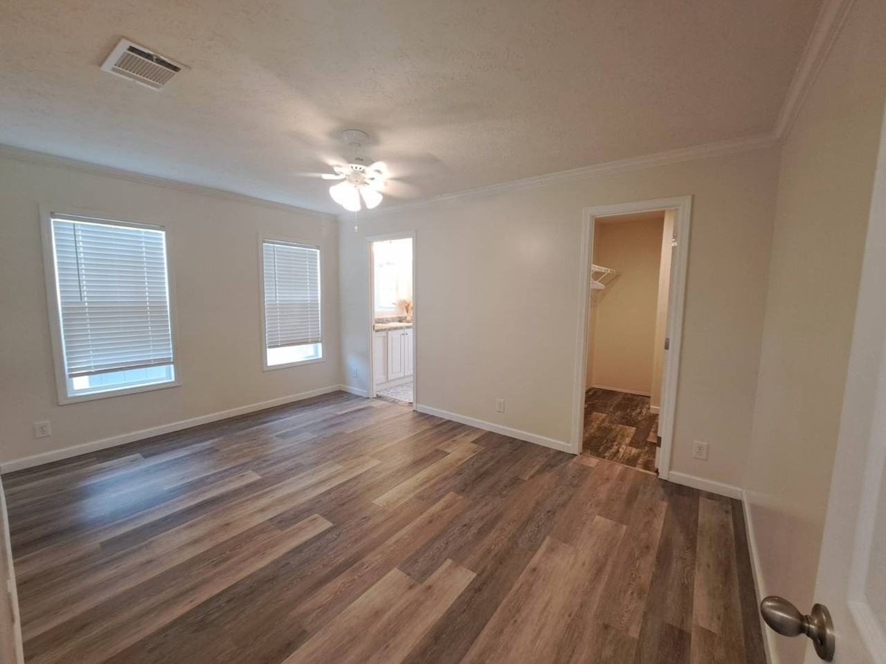 2607 Ne 52nd St #PE12 - Photo 4 of 10