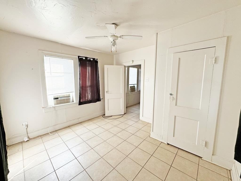 504 W Avenue E #2 - Photo 5 of 6