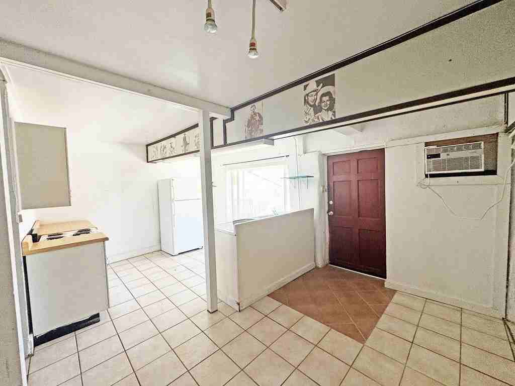 504 E Avenue E #3 - Photo 6 of 13