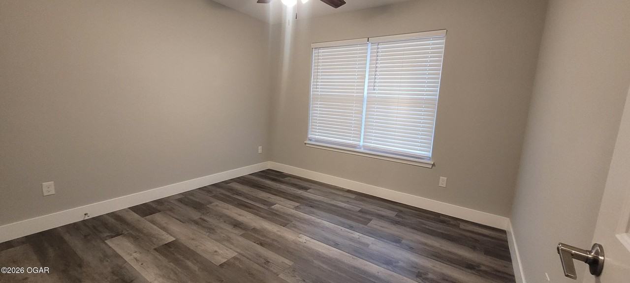 502 Azalea St - Photo 7 of 17