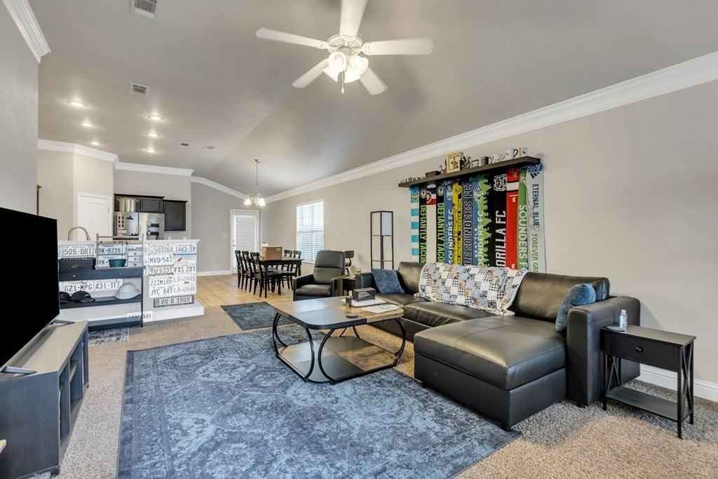 711 Candlestick Dr - Photo 2 of 11