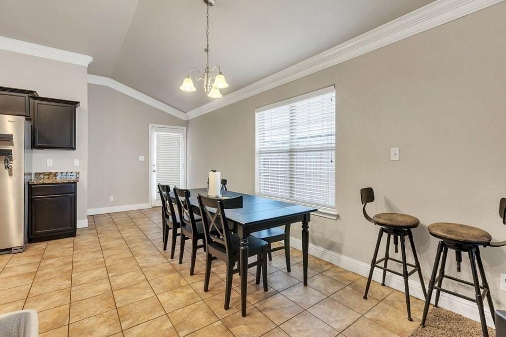 711 Candlestick Dr - Photo 3 of 11