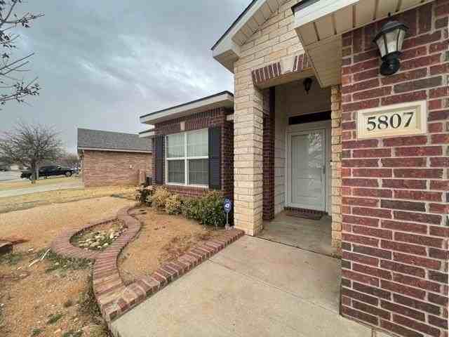 5807 Nolan Ryan Dr - Photo 2 of 15