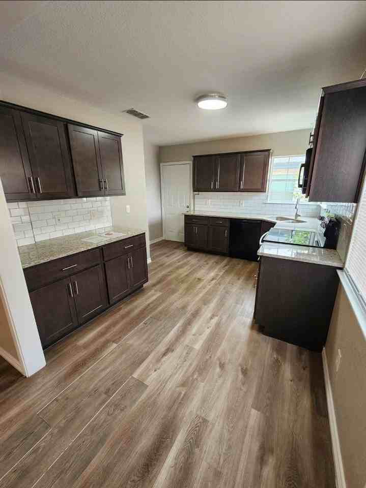 501 W Cuthbert Ave - Photo 6 of 19