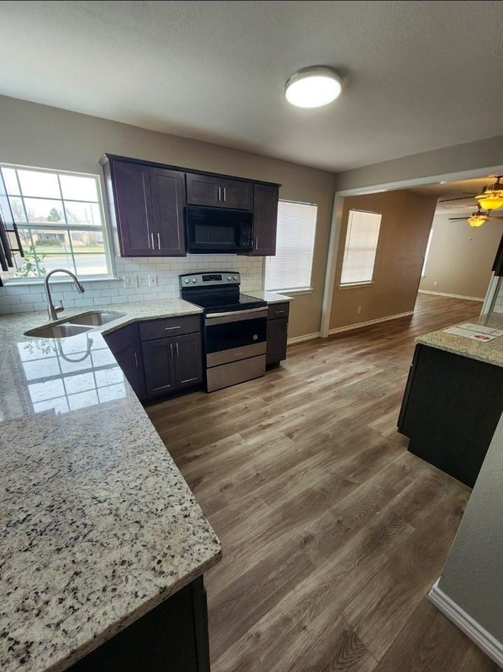 501 W Cuthbert Ave - Photo 7 of 19