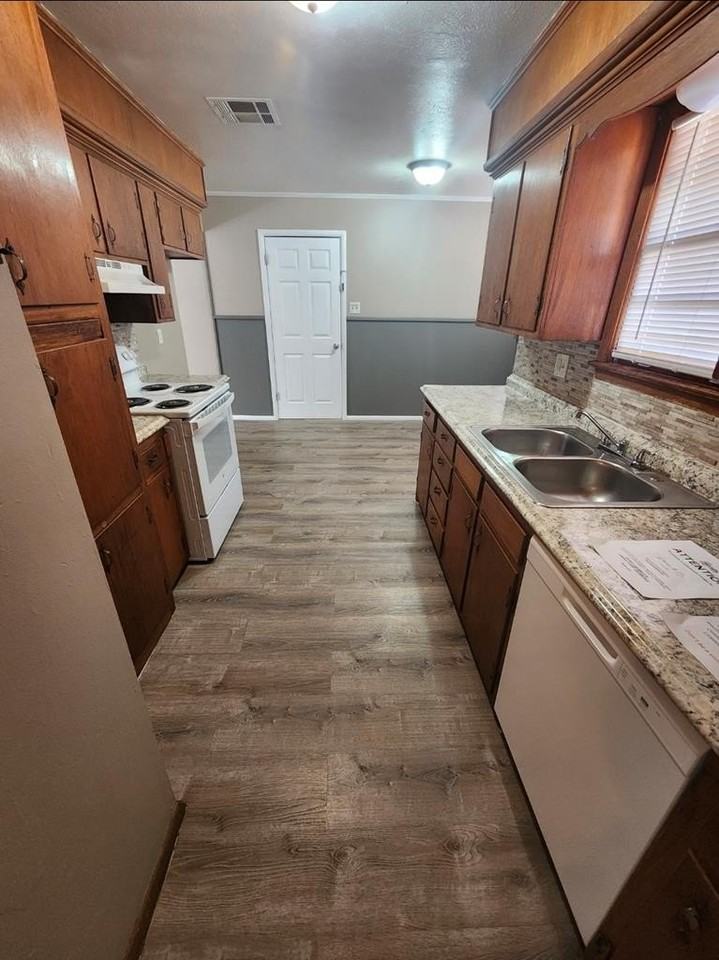 4409 Roosevelt Dr - Photo 4 of 23