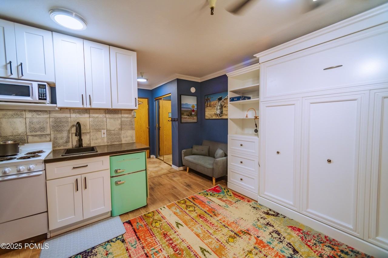 1940 Prospector Ave #407 - Photo 3 of 6